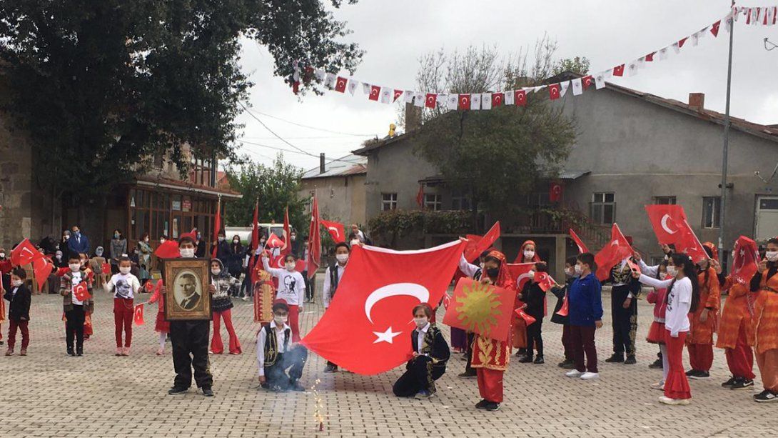 Yalıhüyük'te 29 Ekim Cumhuriyet Bayramı kutlamaları yapıldı